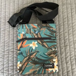 Dakine crossbody bag